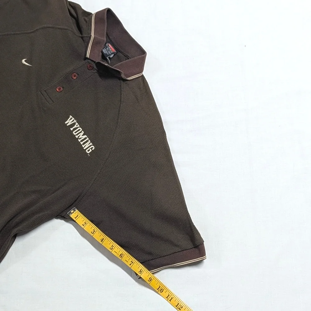 Nike Team Wyoming Cowboys Men Brown Polo Shirt Medium NCAA Collegiate Sportswear